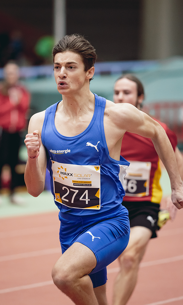 Merlin Leuthardt beim Sprint, verfolgt von Kokurrent, Fotograf: Fleischmann