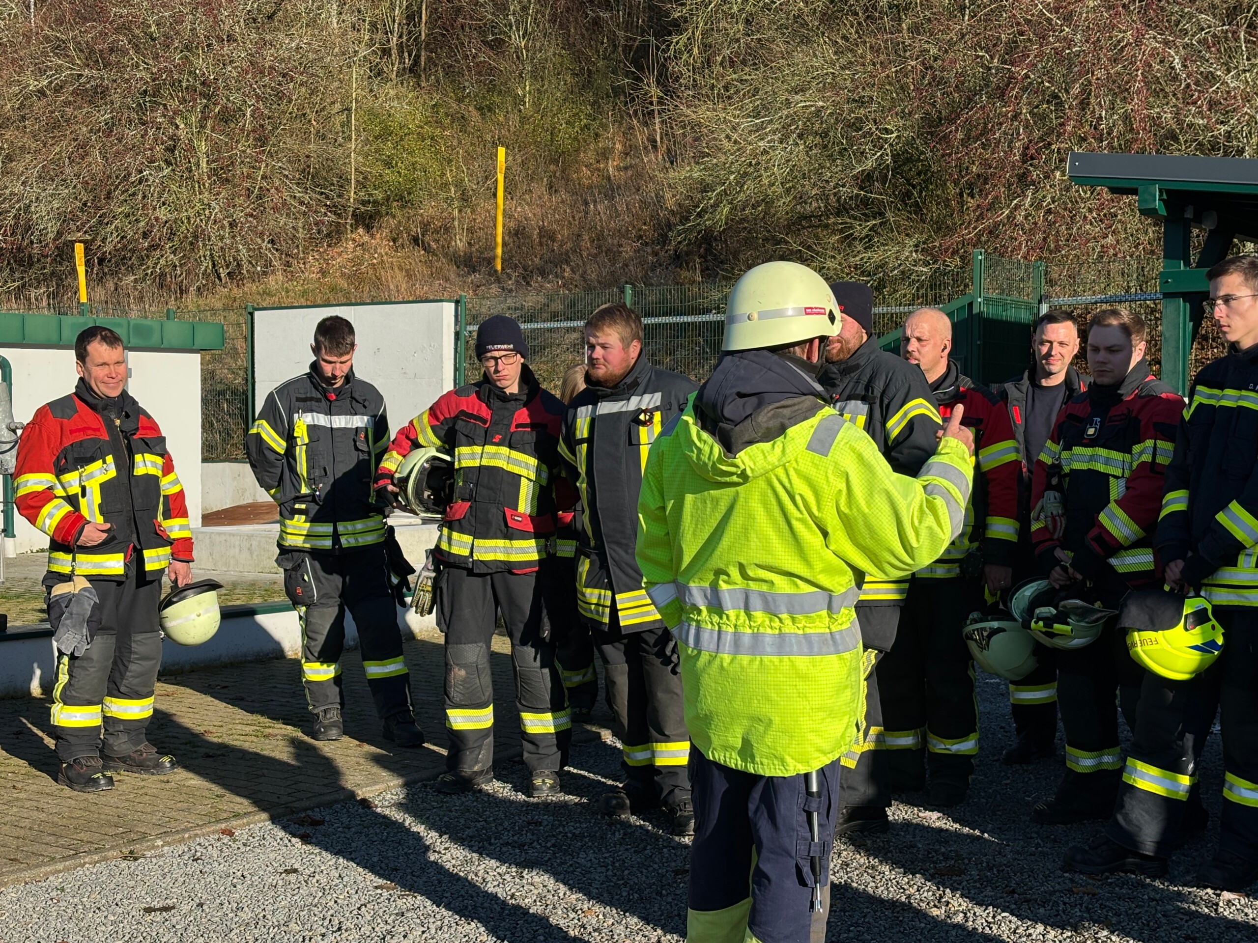 Wichtige Hinweise werden vom Trainer dargelegt. Foto: Silvana Zink