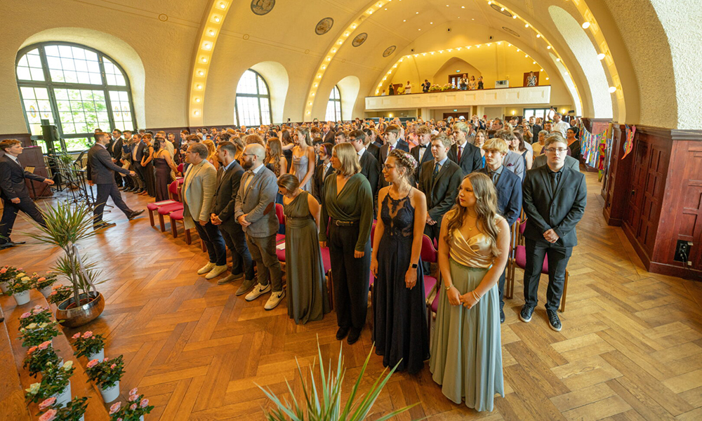 Bei der Abiturfeier in der Aula. Foto: JFX Media
