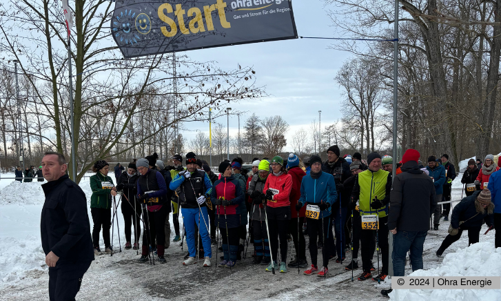 Drei Kirchen Neujahrslauf - die Läufer versammeln sich beim Start