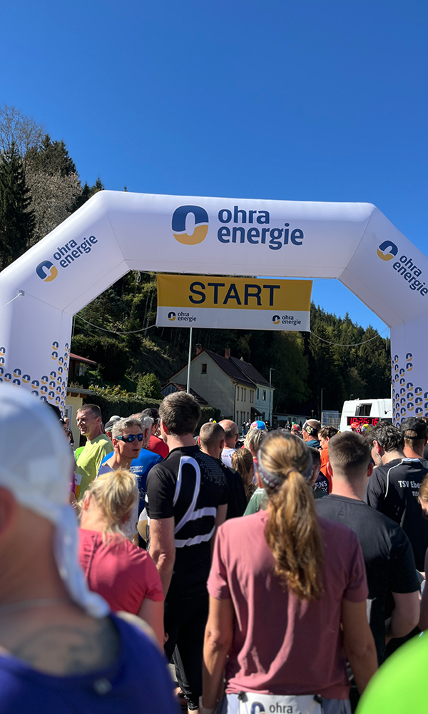 Vor dem Start steigt die Aufregung der Läuferinnen und Läufer.