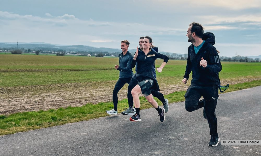 Jonathan Hilbert im Sprint-Wettkampf mit den Mitarbeitern der Ohra Energie GmbH