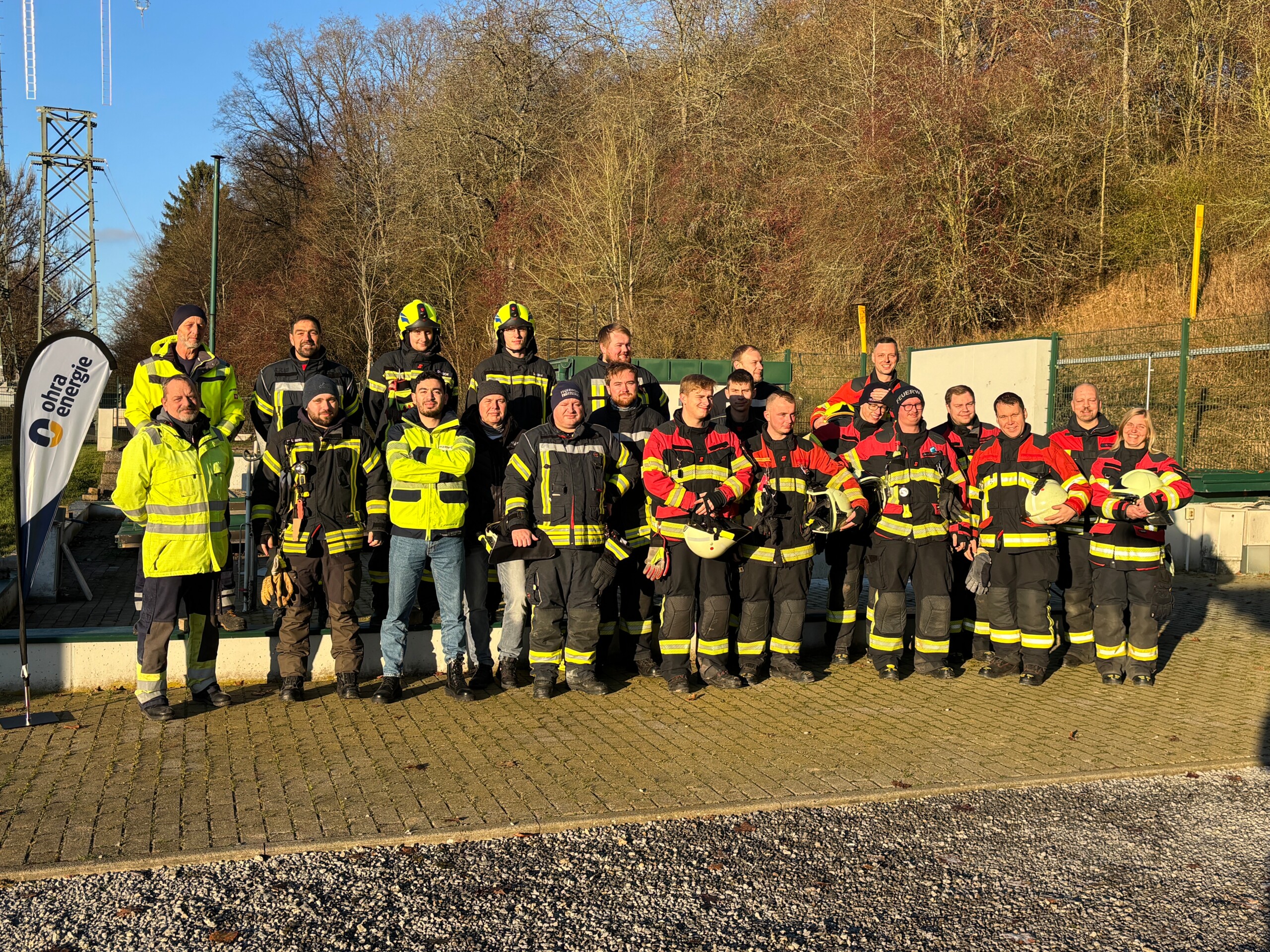 Gruppenbild der Teilnehmerinnen und Teilnehmer auf dem Trainingsgelände BTZ Kloster-Rohr. Foto: Silvana Zink