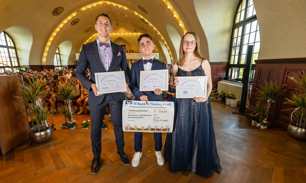V.l.n.r.: Die Preisträger des Arnoldipreises - Lenny Dittmar, Paul-Gideon Eis und Felicity Roisin Werner. Foto: JFX Media
