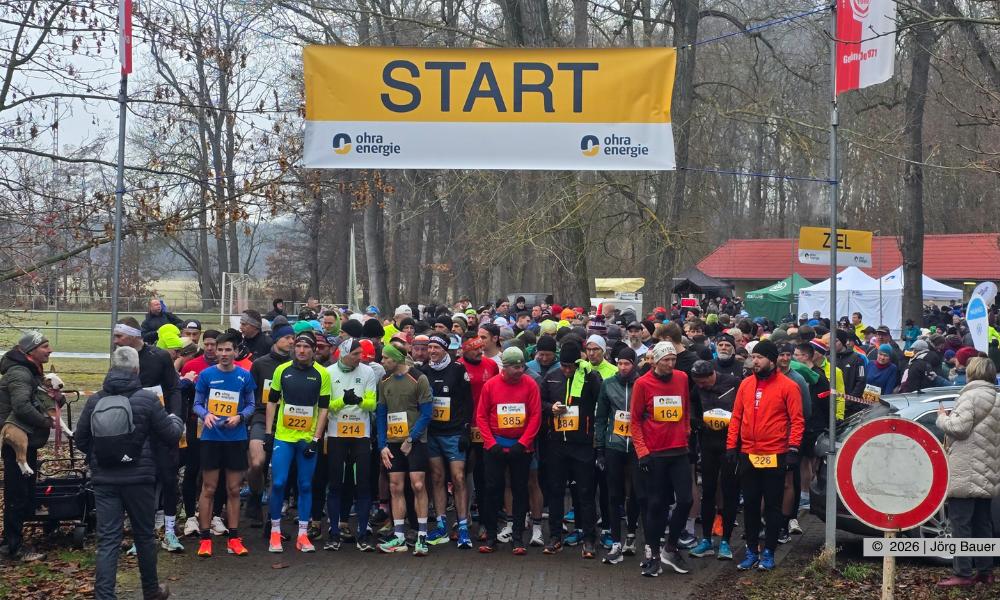 Läufer stehen am Start