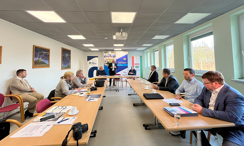 Die Vertragsunterzeichnung fand im Bürgerhaus der Gemeinde Drei Gleichen statt. 