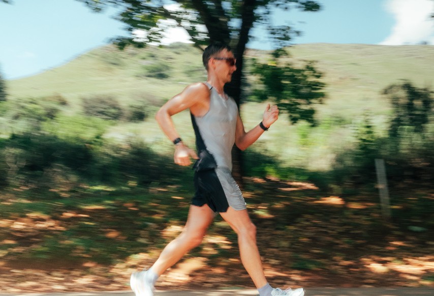Jonathan Hilbert in Südafrika beim Gehen.