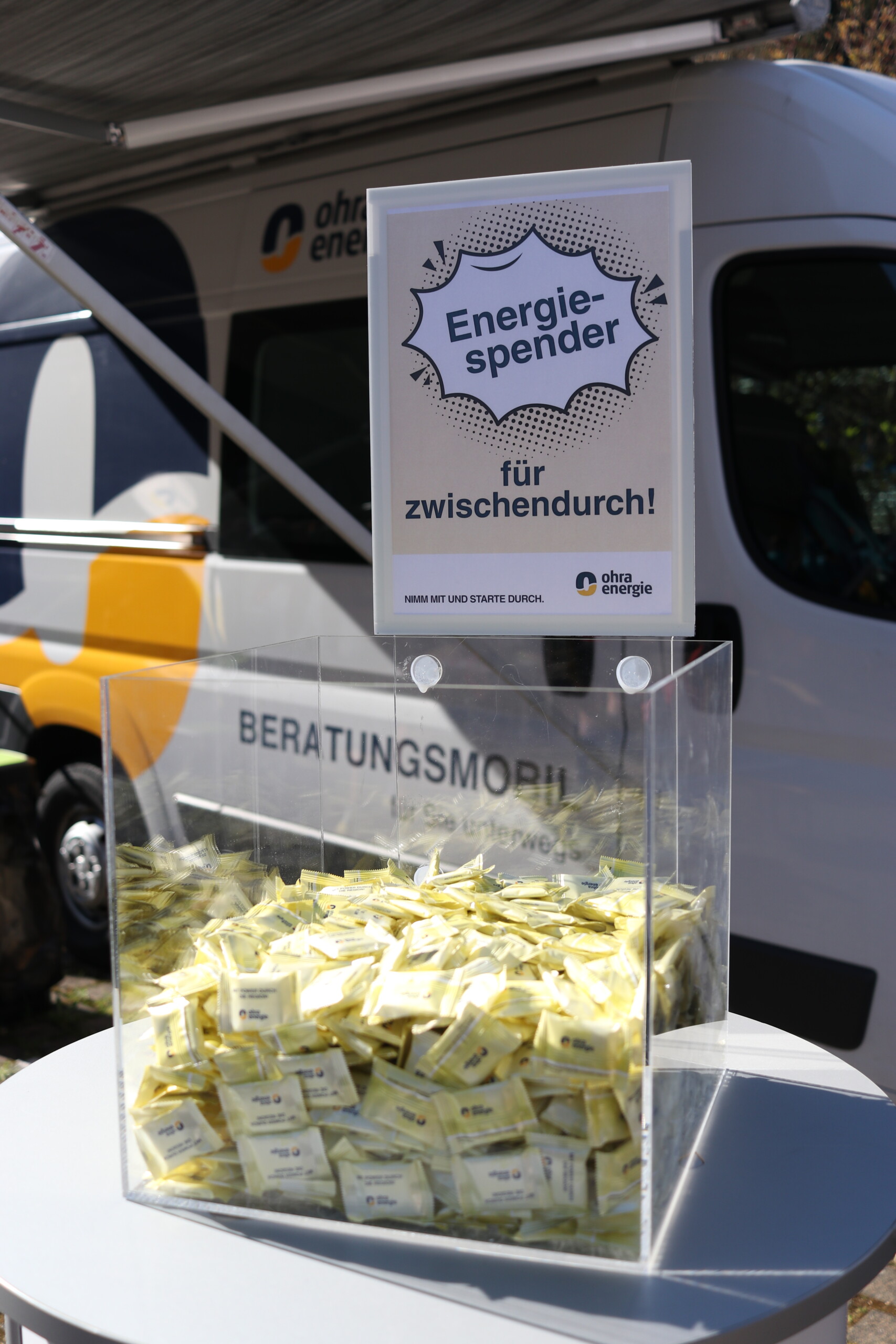 Traubenzucker am Beratungsmobil sorgt für gute Stimmung bei den Besuchern.