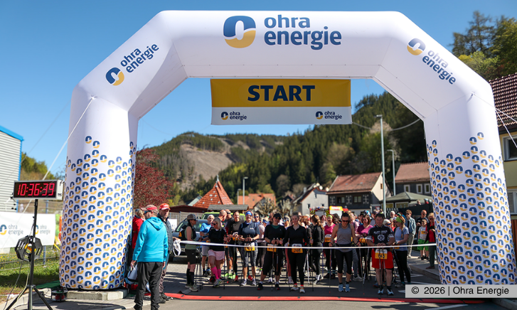 Start des 15 km-Hauptlaufs um 10 Uhr – das Teilnehmerfeld setzt sich in Bewegung.