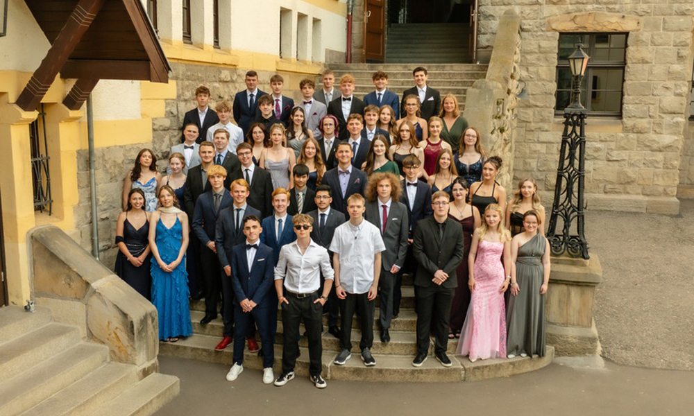 Der Arnoldi-Abiturjahrgang 2025. Foto: JFX Media